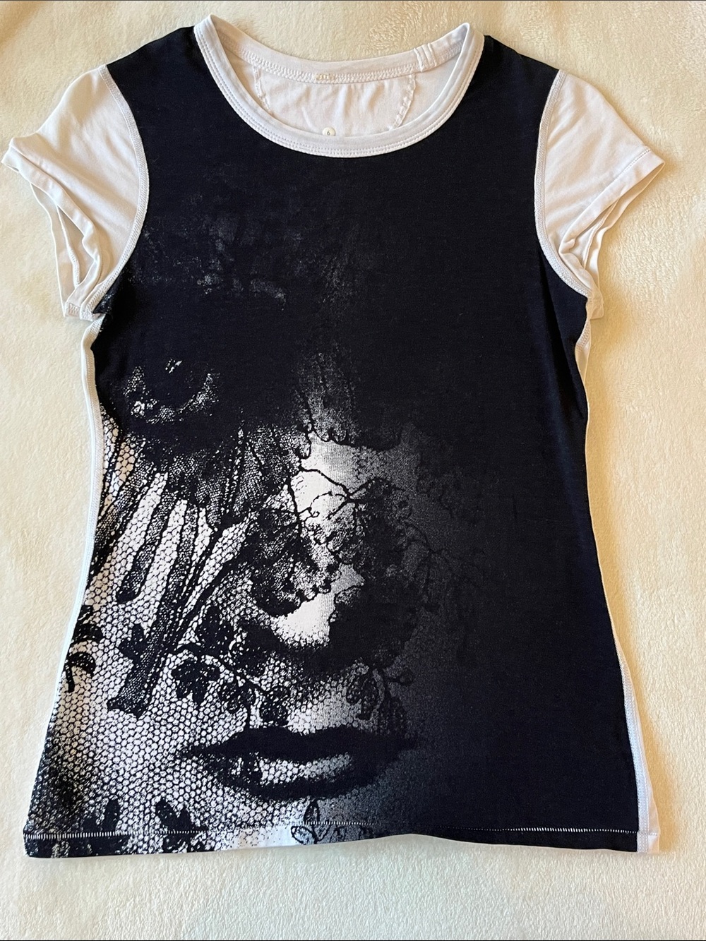 Lululemon Black and White Graphic Women's Tee Size 6